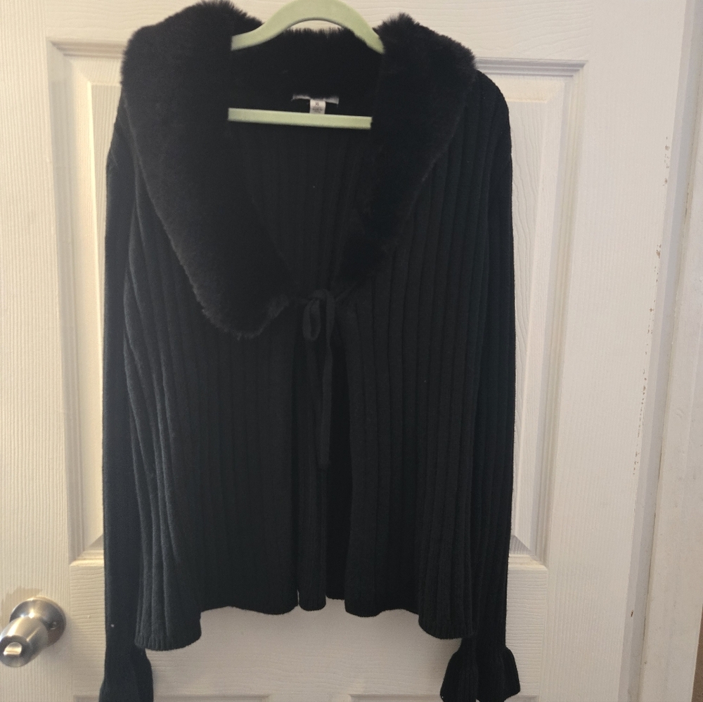 Faux Fur Trimmed Women's Sweater - Picture 4 of 14
